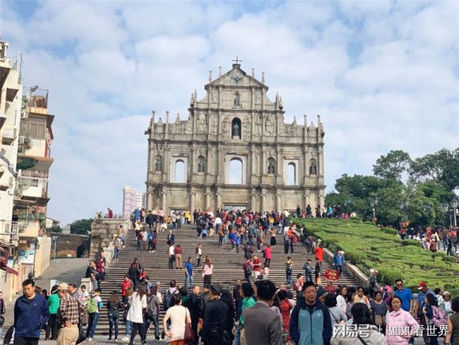 澳门是中国的一个特别行政区，以其独特的文化背景和丰富的旅游资源而闻名于世。近年来，随着彩票市场的不断发展，澳门彩票行业也取得了长足的进步。本文将围绕澳门天天开好彩这一主题展开探讨，重点介绍澳门彩票行业的优势以及如何利用正版优势进行评测，同时翔实释义解释落实相关内容。